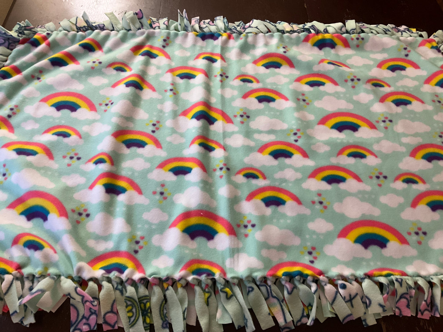 36”(Small) H.kitty w/Rainbows! Blanket